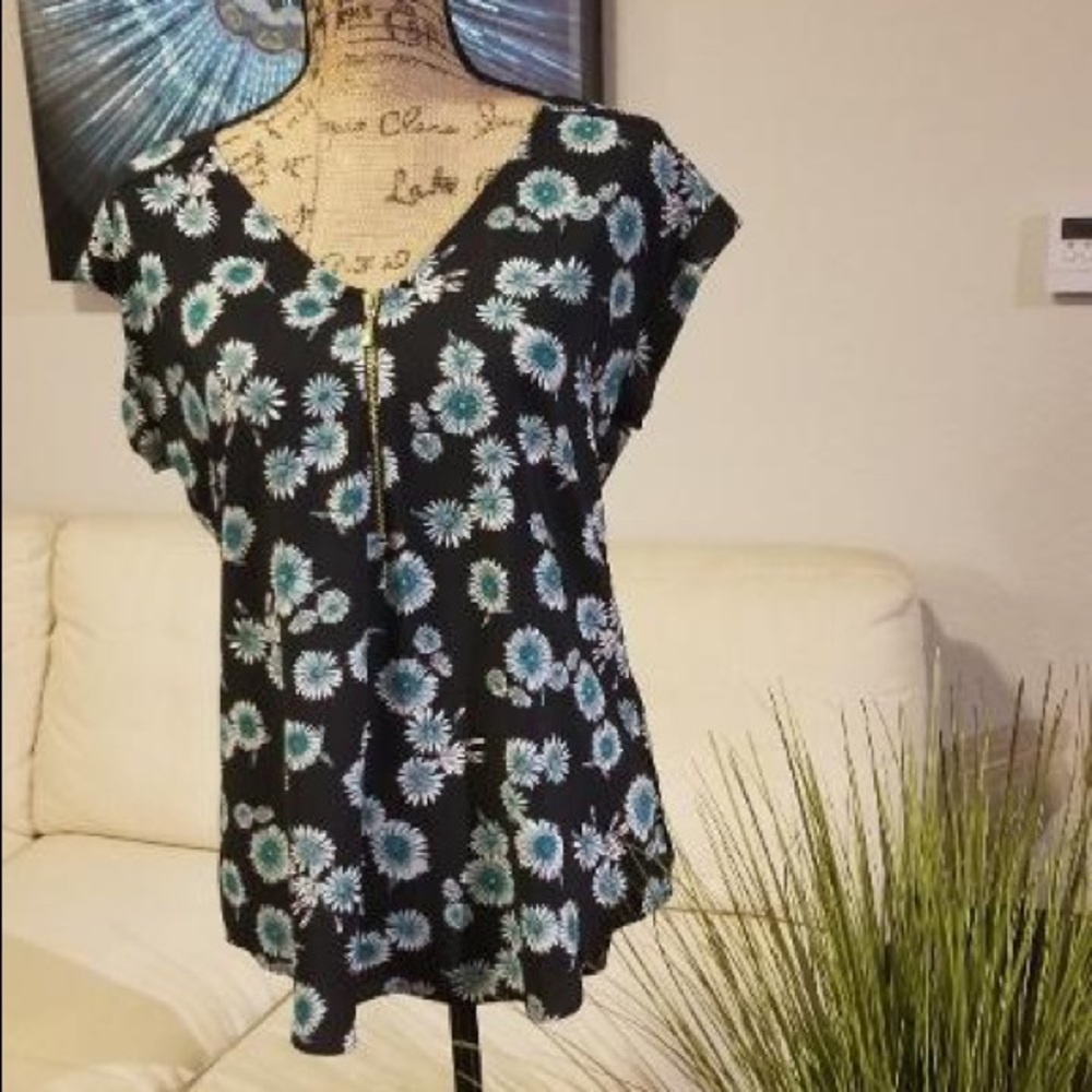 Express Top Black with flowers SZ M